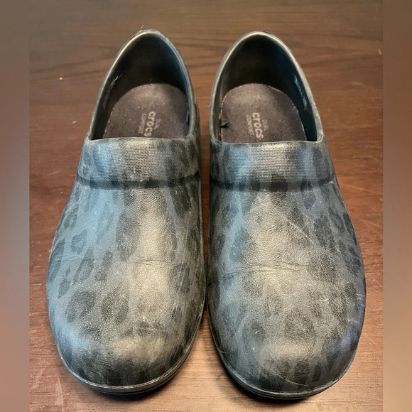 Crocs leopard-print clog women’s shoes size 7. - Picture 5 of 7